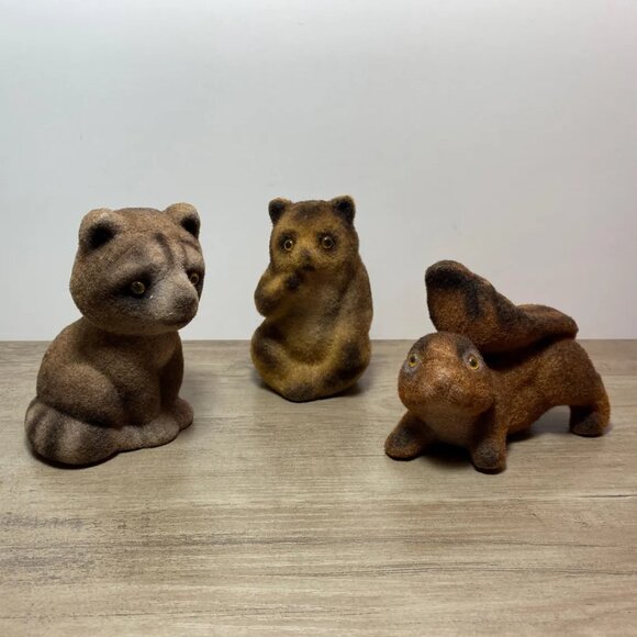 Vintage Flocked Animal Figurines Ceramic Squirrel Raccoon Bear - Picture 4 of 6